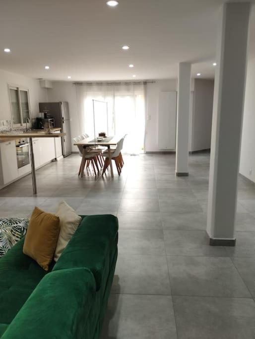 Maison 115 M 2 Avec Jardin *